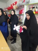بازدید دانسجویان رشته طراحی دوخت از کارگاه تولید عروسک پرمون میبد 6
